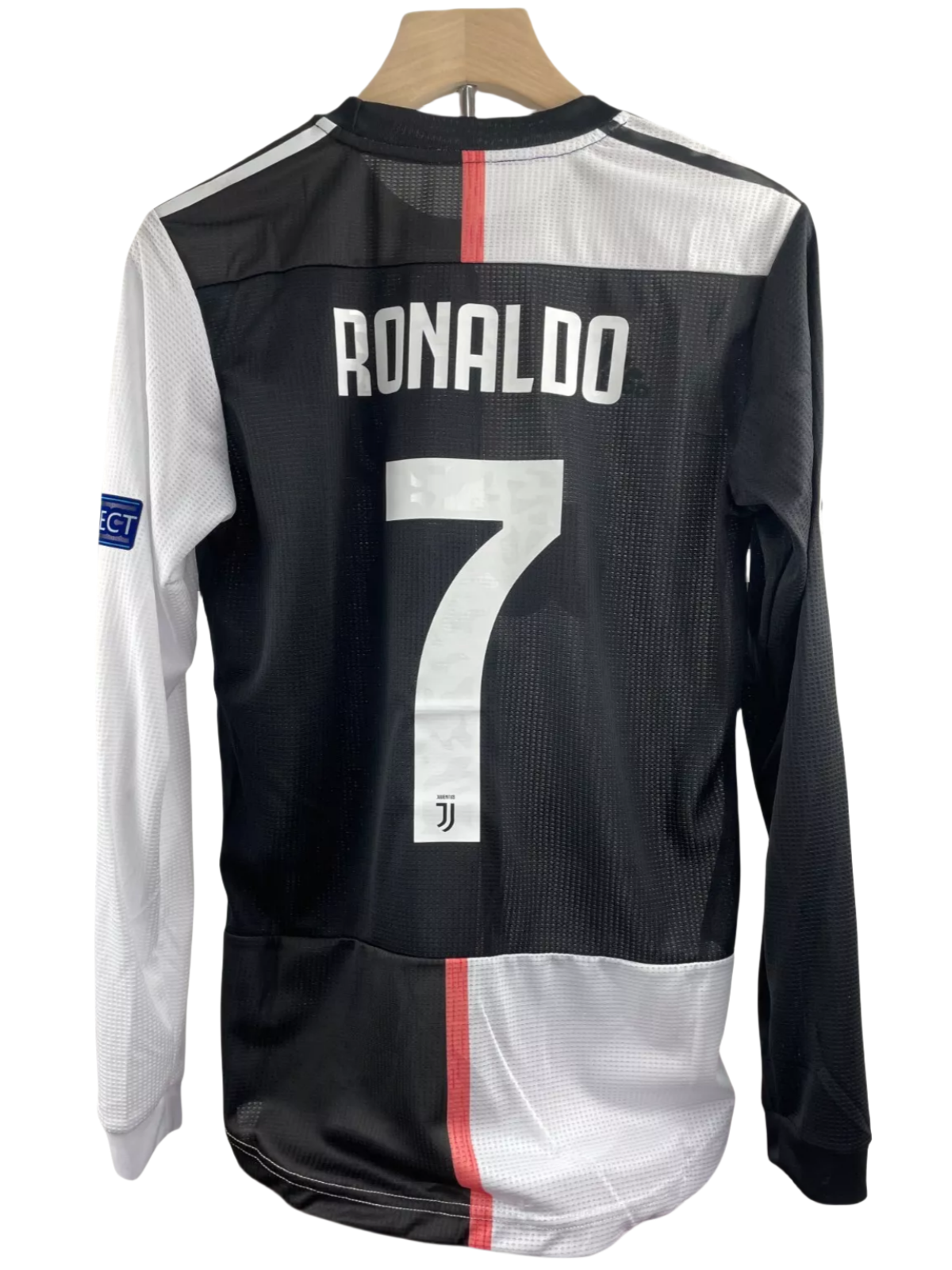 20f375e1fd.png 2019-20 Cristiano Ronaldo #7 Juventus Home Retro Player Version Soccer Jersey with UCL Patch - Long Sleeve - 图片 1