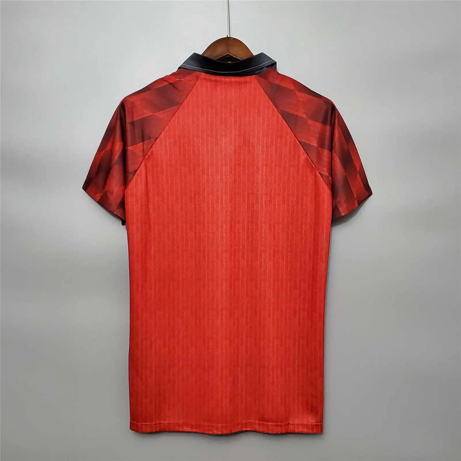 53f178d63b.webp 1996/98 Manchester United Retro Jersey Home - 图片 1